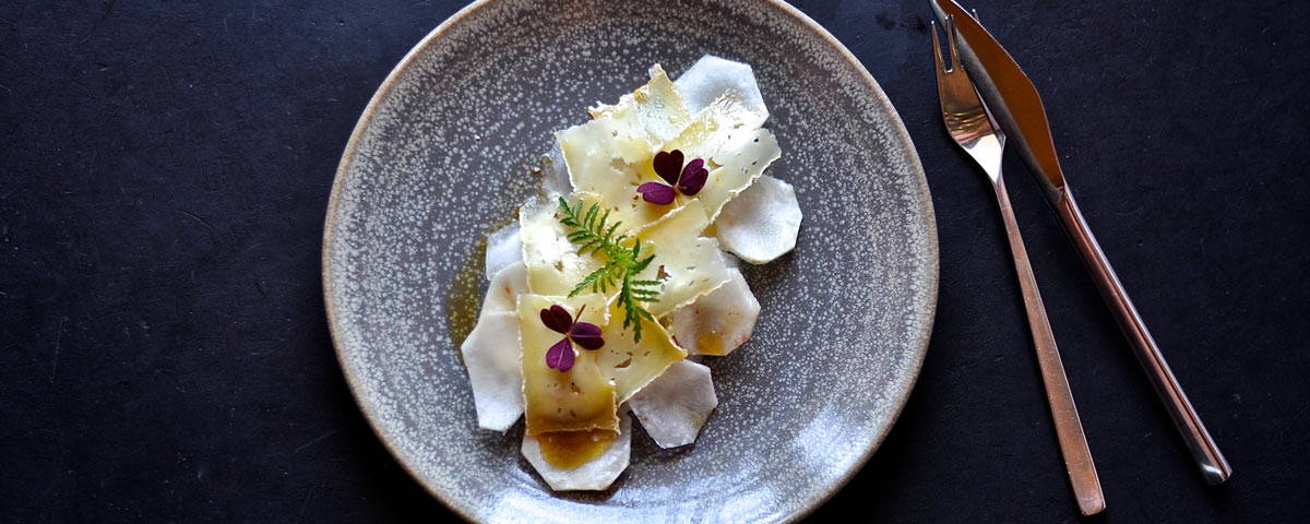 Unika Gnalling med jordskokker og brunet smørvinaigrette
